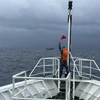 Vùng 4 Hải quân cứu hộ thành công tàu cá gặp nạn trên biển Trường Sa