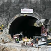 Nhân viên cứu hộ triển khai tại khu vực sập đường hầm ở Uttarkashi, Ấn Độ, để đưa các công nhân bị mắc kẹt ra ngoài, ngày 24/1. (Ảnh: AFP/TTXVN)
