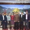 Đoàn công tác của Tổng Lãnh sự quán Việt Nam tại Pakse chúc mừng 48 năm Quốc khánh Cộng hòa Dân chủ Nhân dân Lào tại tỉnh tỉnh Attapeu. (Ảnh: TTXVN phát)