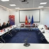 Quang cảnh buổi làm việc giữa lãnh đạo của ba tỉnh Quảng Bình, Nam Định và An Giang với lãnh đạo Nghiệp đoàn các Doanh nghiệp của Pháp tại trụ sở MEDEF International. (Ảnh: Thu Hà/TTXVN)