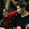Bà Yocheved Lifshitz (phải), con tin Israel trong cuộc họp báo tại một bệnh viện ở Tel Aviv, sau khi được phong trào Hamas trả tự do ngày 24/10/2023. (Ảnh: THX/TTXVN)