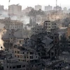 Các tòa nhà bị phá hủy sau cuộc oanh kích của Israel xuống Dải Gaza. (Ảnh: IRNA/TTXVN)