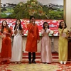Lưu học sinh Việt Nam tại Trung Quốc biểu diễn văn nghệ. (Ảnh: Thành Dương/TTXVN)