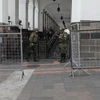 Binh sỹ Ecuador gác tại Quito, sau khi Tổng thống Daniel Noboa ban bố tình trạng "xung đột vũ trang trong nước," ngày 9/1. (Ảnh: THX/TTXVN)