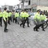 Cảnh sát Ecuador tuần tra tại Quito, sau khi Tổng thống Daniel Noboa ban bố tình trạng "xung đột vũ trang trong nước," ngày 9/1. (Ảnh: THX/TTXVN)