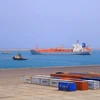 Tàu thuyền neo tại cảng ở thành phố Hodeida (Yemen), bên bờ Biển Đỏ. (Ảnh: AFP/TTXVN)