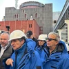 Tổng Giám đốc IAEA Rafael Grossi (giữa) thăm nhà máy điện hạt nhân Zaporizhzhia hiện do Nga kiểm soát ở miền Nam Ukraine, ngày 7/2/2024. (Ảnh: AFP/TTXVN)