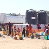 Người tị nạn Sudan sơ tán tránh xung đột sang Adre, Cộng hòa Chad. (Ảnh: AFP/TTXVN)