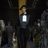 Nét quyến rũ đầy quyền lực từ trang phục tuxedo truyền thống của Dolce & Gabbana