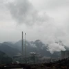 Khí thải phát ra từ nhà máy điện than ở Quý Châu, Trung Quốc. (Ảnh: AFP/TTXVN)