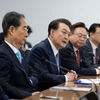Tổng thống Hàn Quốc Yoon Suk Yeol phát biểu tại cuộc gặp các nhân viên y tế tại Trung tâm y khoa Asan ở Seoul, ngày 18/3/2024. (Ảnh: Yonhap/TTXVN)