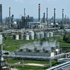 Nhà máy lọc dầu ở gần thị trấn Szazhalombatta, Hungary. (Ảnh: AFP/TTXVN)