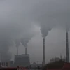 Khói thải bốc lên tại nhà máy điện than gần Đại Đồng, tỉnh Sơn Tây, Trung Quốc. (Ảnh: AFP/TTXVN)