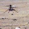 Hình ảnh trực thăng thám hiểm Sao Hỏa Ingenuity hạ cánh sau chuyến bay thứ 5, được chụp từ camera của tàu thăm dò Perseverance, ngày 5/4/2021. (Ảnh: AFP/TTXVN)