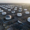 Các bể chứa tại kho dự trữ dầu ở Carson, bang California (Mỹ). (Ảnh: AFP/TTXVN)