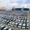 Hoạt động nhập khẩu ôtô qua cảng Hải Phòng. (Ảnh: Hoàng Ngọc/TTXVN)