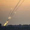 Rocket được phóng từ Dải Gaza vào lãnh thổ Israel. (Ảnh: AFP/TTXVN)