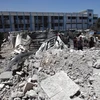 Các tòa nhà bị phá hủy sau vụ tấn công của Israel xuống thành phố Deir al-Balah, Dải Gaza. (Ảnh: THX/TTXVN)