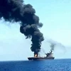 Con tàu bị lực lượng Houthi tấn công ngoài khơi. (Ảnh: IRNA/TTXVN)