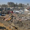 Cảnh đổ nát sau vụ không kích của Israel xuống khu vực Mawasi ở thành phố Khan Younis, phía Nam Dải Gaza ngày 13/7. (Ảnh: THX/TTXVN)