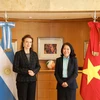 Đại sứ Việt Nam Ngô Minh Nguyệt và Bộ trưởng Ngoại giao Argentina Diana Mondino tại buổi làm việc. (Ảnh: Bộ Ngoại giao Argentina/TTXVN phát)