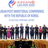 Các đại biểu chụp ảnh chung tại Hội nghị Bộ trưởng ASEAN+1 với Hàn Quốc. (Ảnh: TTXVN phát)