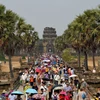 Khách tham quan khu đền cổ Angkor ở Siem Reap, Campuchia. (Ảnh: AFP/TTXVN)