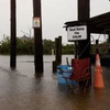 Ngập lụt tại cảng Campo ở bãi biển Shell, bang Louisiana, Mỹ khi bão Francine đổ bộ ngày 11/9. (Ảnh: Reuters/TTXVN)