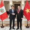 Chánh án Tòa án Tối cao Peru Javier Arévalo Vela đón Chủ tịch nước Lương Cường. (Ảnh: Lâm Khánh/TTXVN)