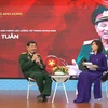 Học sinh giao lưu, trò chuyện cùng Trung tướng, Anh hùng LLVTND Phạm Tuân.