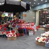 Nhiều cửa hàng quà tặng Valentine tại Hà Nội vắng vẻ trong ngày 14/2.