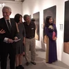 Người dân tham quan triển lãm ảnh nghệ thuật “Lily, đi trong những giấc mộng của nàng” tại Bảo tàng Phụ nữ Việt Nam.
