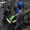 Theo chân nhóm bạn trẻ làm sạch sông hồ tại Hà Nội