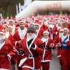 [Photo] Độc đáo cuộc thi chạy của các ông già Noel khắp thế giới