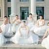 [Photo] Lạ đời nam sinh viên mặc váy cưới để tốt nghiệp đại học