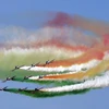Đơn vị không quân đặc biệt 'Frecce Tricolori' (Mũi tên ba màu) đang nhả khói có màu giống quốc kỳ Italy. (Nguồn: Sputniknews)