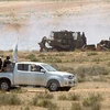 Các thành viên Lữ đoàn Ezzedine al-Qassam, một cánh vũ trang của Hamas, tuần tại khu vực biên giới giữa Dải Gaza và Israel. (Nguồn: AFP/TTXVN)