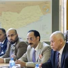 Ngoại trưởng Yemen Riad Yassin (phải) và Bộ trưởng Nhân quyền Ezzedine Al-Asbahi (thứ 2, phải) tại vòng đàm phán ở Geneva ngày 15/6. (Nguồn: AFP/TTXVN)