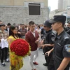 Zhang đã mời gần 100 người trong dòng họ đến để chứng kiến lời cầu hôn của mình nhưng theo luật pháp Trung Quốc, việc tụ tập đông người phải được phép trước của cơ quan địa phương. (Nguồn: CCTVNews)
