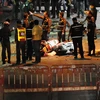 Cảnh sát Thái Lan điều tra tại hiện trường vụ nổ ở đền thờ Erawan, Bangkok ngày 17/8. (Nguồn: THX/TTXVN) 