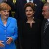 Thủ tướng Đức Angela Merkel (trái) và Tổng thống Brazil Dilma Rousseff (giữa) trước cuộc gặp ở Brasilia ngày 19/8. (Nguồn: AFP/TTXVN) 