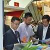 Bộ trưởng Bộ Thông tin Truyền thông, Nguyễn Bắc Son tham quan gian hàng Việt Nam tại Triển lãm Hội tụ Kuala Lumpur 2014. (Ảnh: Kim Dung-Chí Giáp/TTXVN) 
