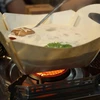 Một nhà hàng ‘lẩu giấy’ đã đươc khai trương ở Thượng Hải ngày 31/8. Điểm đặc biệt của nhà hàng là sử dụng nồi bằng giấy có khả năng chịu nhiệt lên tới 250 độ C.