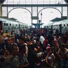 Nhà ga Keleti chật kín người trong ngày 1/9. (Nguồn: AFP/TTXVN)