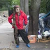 Một người đàn ông vô gia cư ở New York bỗng dưng nổi tiếng nhờ mái tóc dài tới tận mắt cá chân.