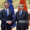 Phó Thủ tướng Trung Quốc Mã Khải (phải) và Phó Chủ tịch Ủy ban châu Âu Jyrki Katainen. (Nguồn: gettyimages.co.uk)