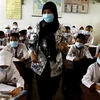 Học sinh khẩu trang phòng ô nhiễm không khí do khói mù tại Palembang, Nam Sumatra. (Nguồn: AFP/TTXVN) 