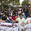 Người dân Pháp tuần hành ủng hộ người di cư tại Paris. (Nguồn: AFP/TTXVN) 