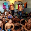 37 tù nhân chung một buồng giam trong khi các 'đại ca' ở nhà tù PJALLB, Recife, Pernambuco có phòng riêng với đầy đủ tiện nghi như tivi và nhà tắm. 