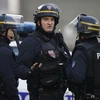 Cảnh sát Pháp tham gia chiến dịch truy quét nghi can khủng bố ở Saint-Denis ngày 18/11. (Nguồn: THX/TTXVN) 
